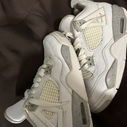 Jordan 4 Oreo No Box Size 6Y. 40$