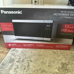 Panasonic 1.3 cu. ft. Stainless Steel Microwave Oven – 1100 Watts – Brand New in Box