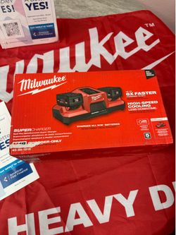 Milwuakee M18 Super Charge Dual Bay simultaneous super charge