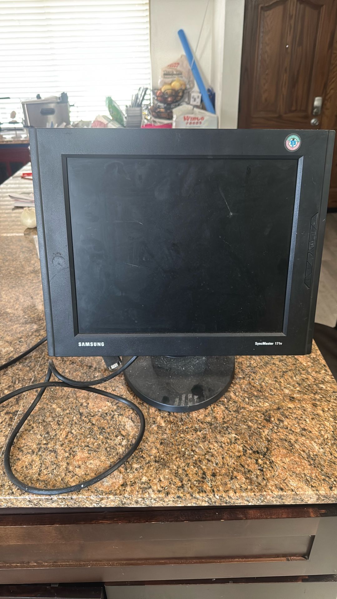 Samsung Monitor 17.5 X 14 “ Screen