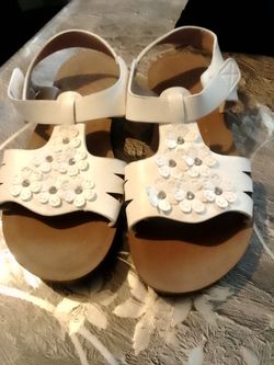 Girls Sandles Size 4
