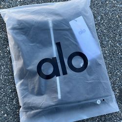 AIo yoga black 1/4 zip