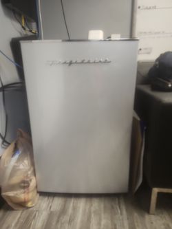 Frigidaire Mini Fridge