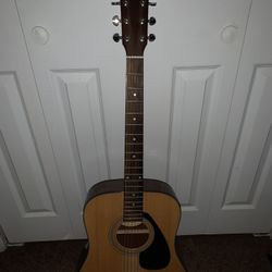 ACOUSTIC GUITAR, YAMAHA 325D.