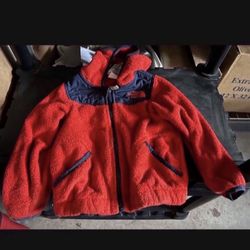 Suéter De North Face En Buenas Condiciones Size 18/24 Meses $30