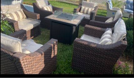 7 pcs new in box patio set
