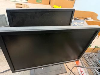 4 monitors with cables
