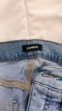 High-waisted blue ripped skinny jeans #denim #rippedjeans