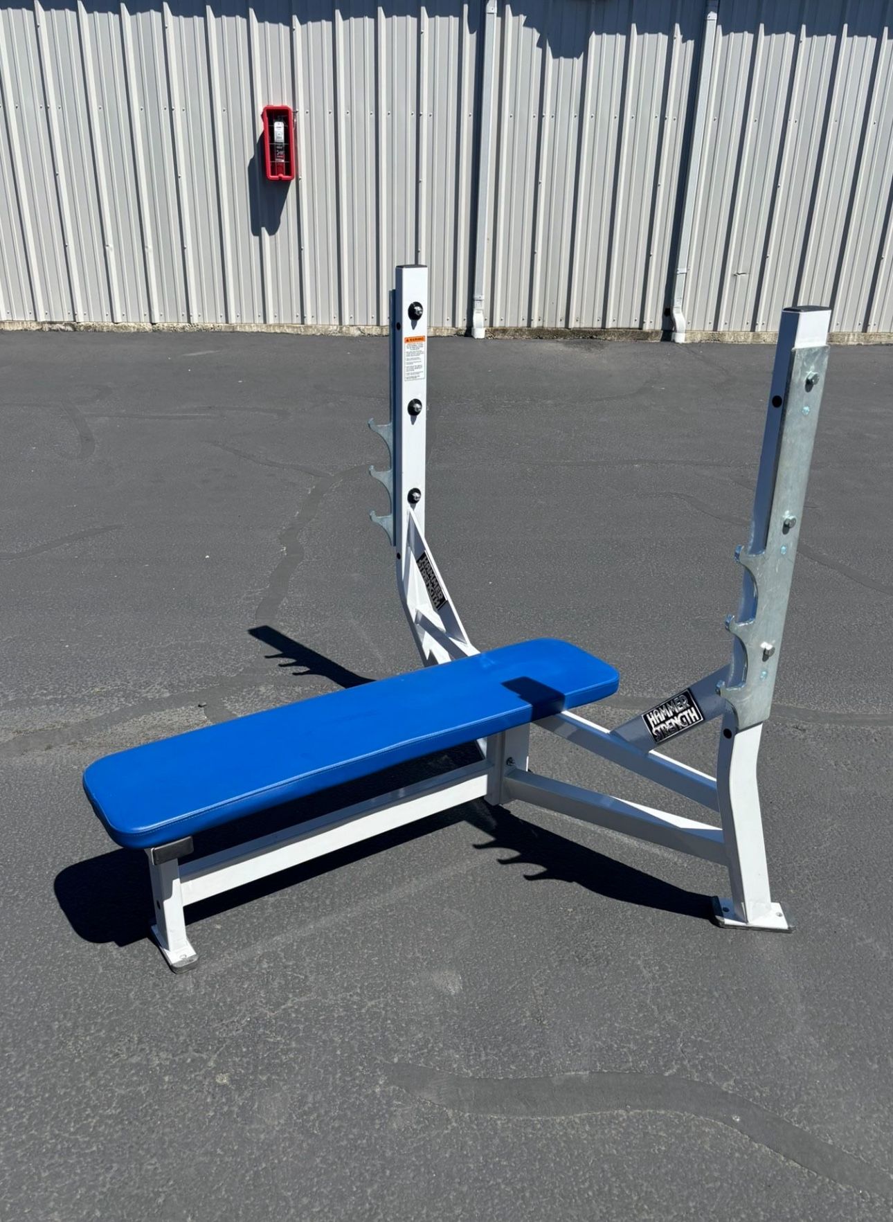 Hammer strength flat weight bench