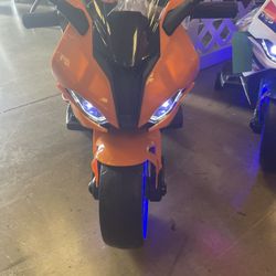 Motorcycle With Bluetooth Radio/lights 