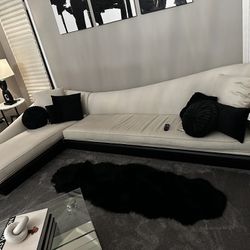 OFF WHITE SECTIONAL COUCH
