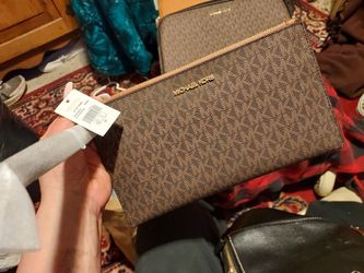 With tags Michael Kors clutch