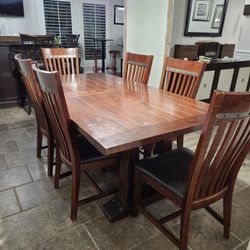 Great Condition Table And 6 Chairs 