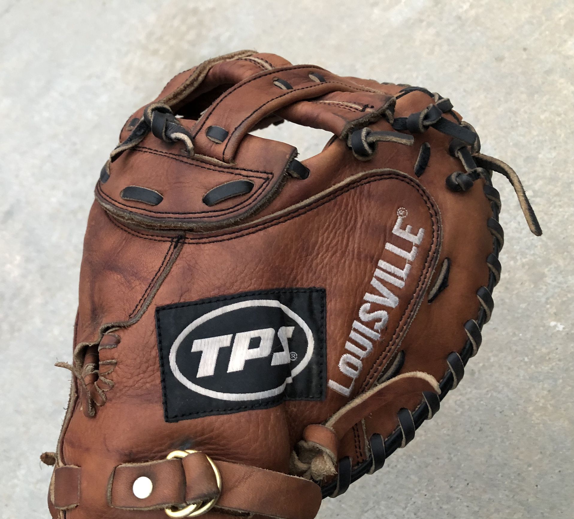 Louisville TPS Softball Catcher Glove In Excellent Condition Have More Equipment 