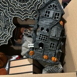 Decor Halloween Box lot 