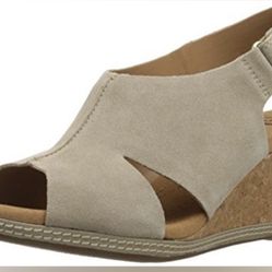 Clarks Helio Float Women’s 8.5 M Tan Suede Wedge Sandals Cushion Soft Cork Heel