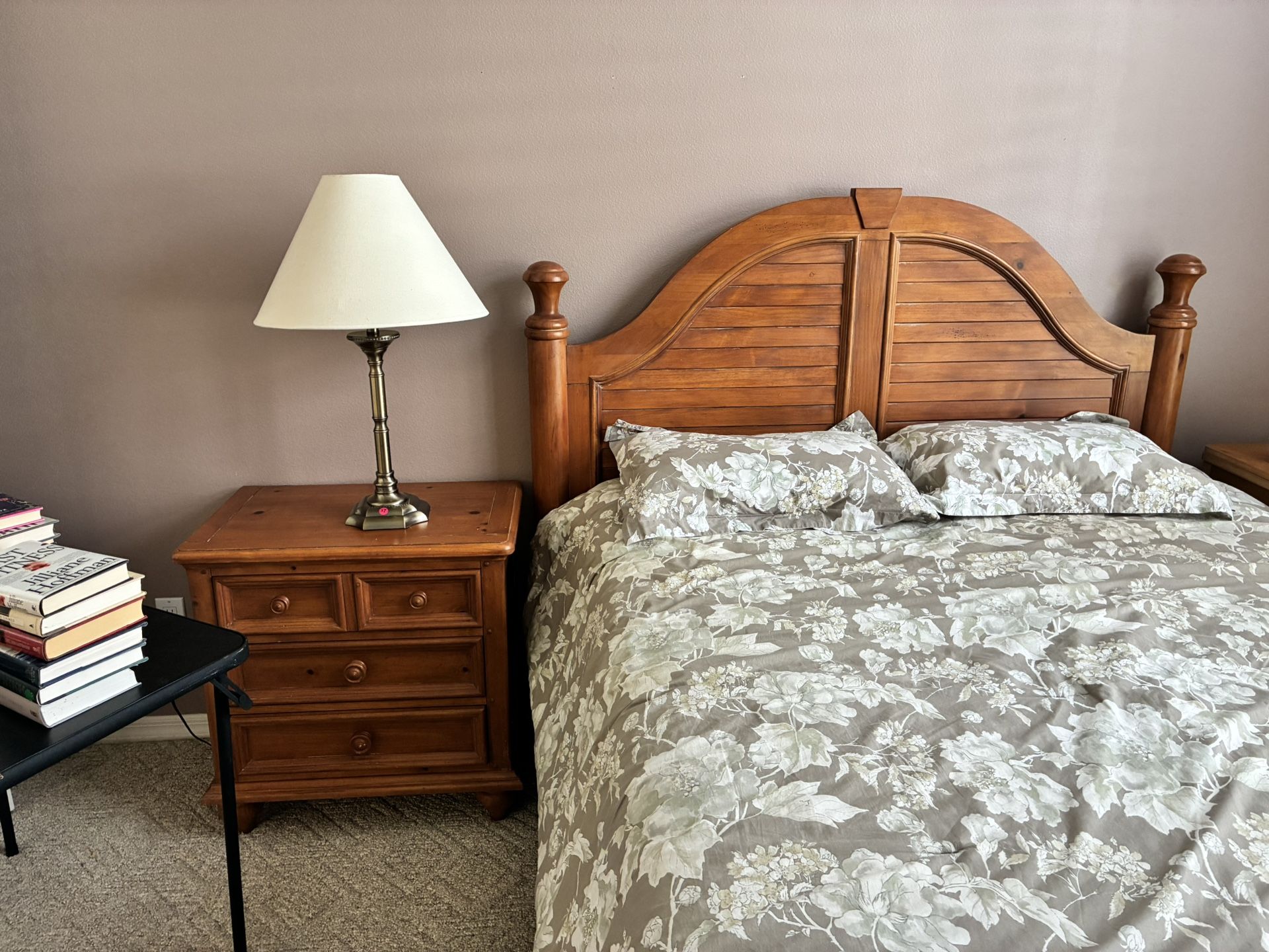 Queen Wood Bedroom Set