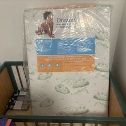 Crib, New Mattress And Sheets 