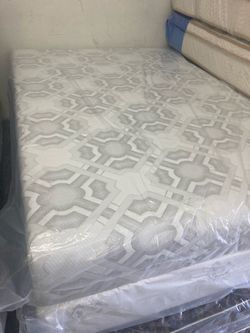 Twin size traditional and memory foam mattresses including boxspring!