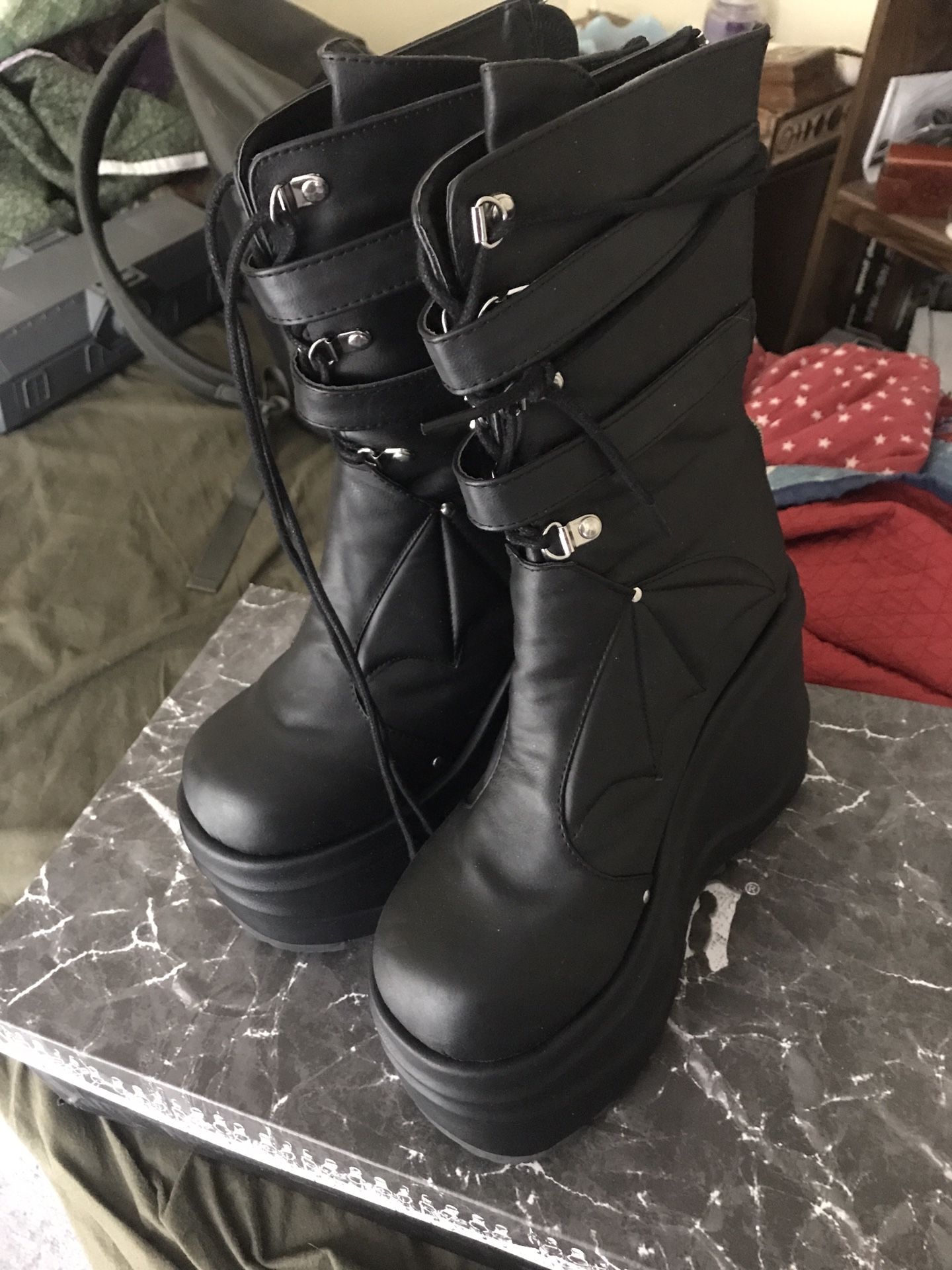 Size 11 Demonia Wave-150