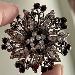 Vintage Unique, Starburst Flower Pin with black And Silver Rhinestones