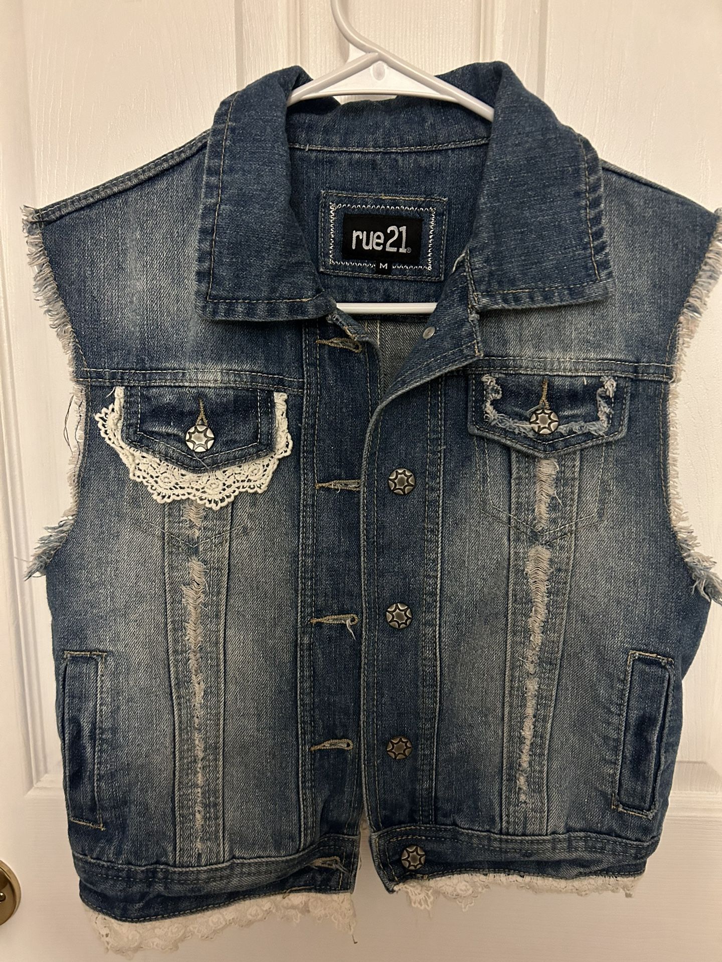 Rue21 Women’s Vest Size M