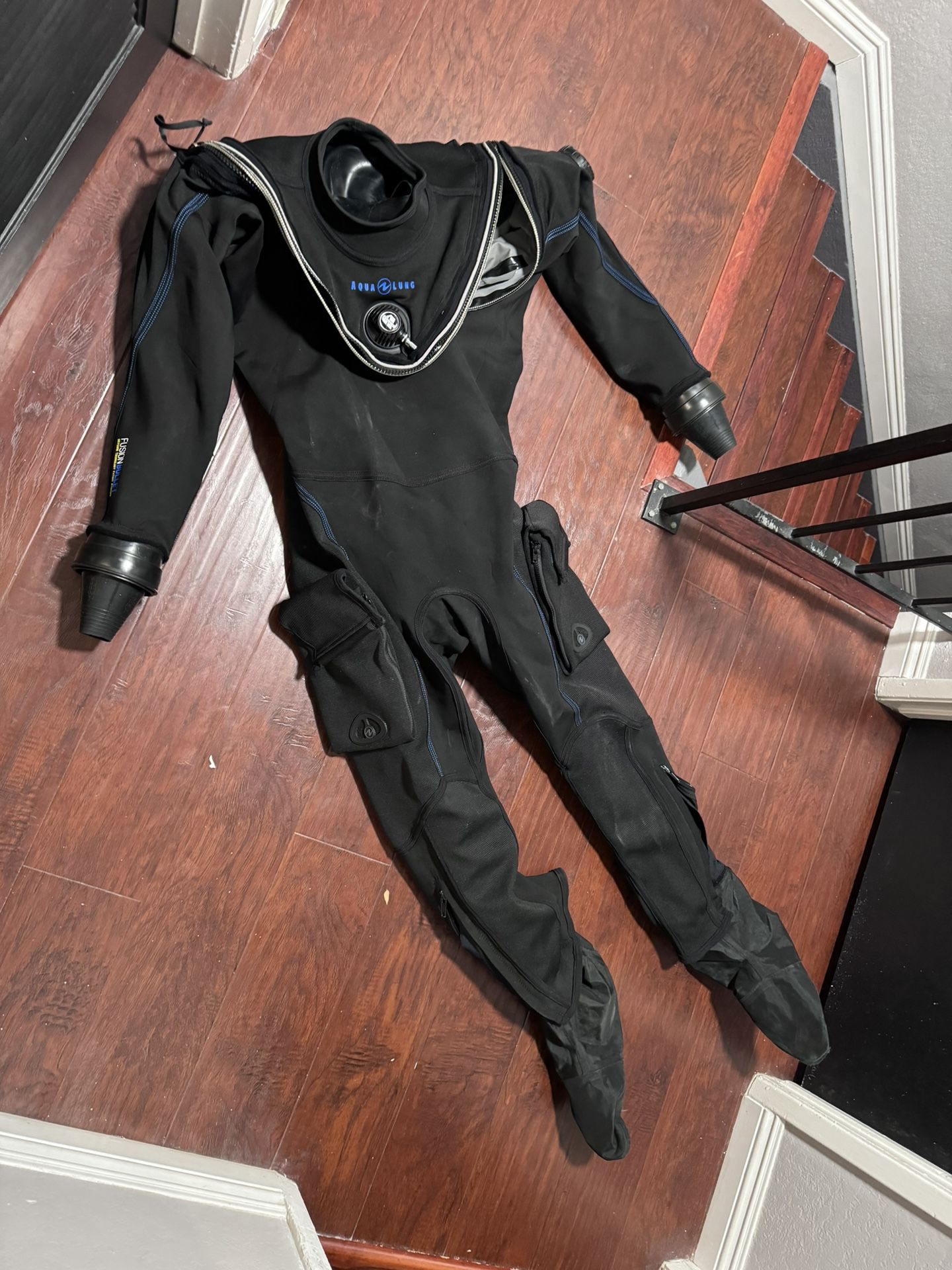 Aqualung / whites Bullet Fusion Drysuit L / XL