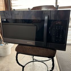 Samsung  Over The Range Microwave with all Hardware $80