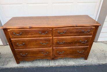 Beautiful (Ethan Allen) Wood 6 drawer dresser