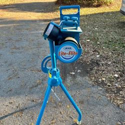 Baseball/softball pitching machine