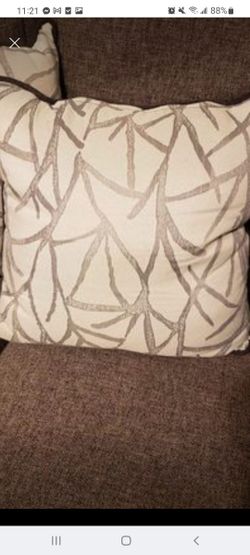 8 Throw Couch Pillows 