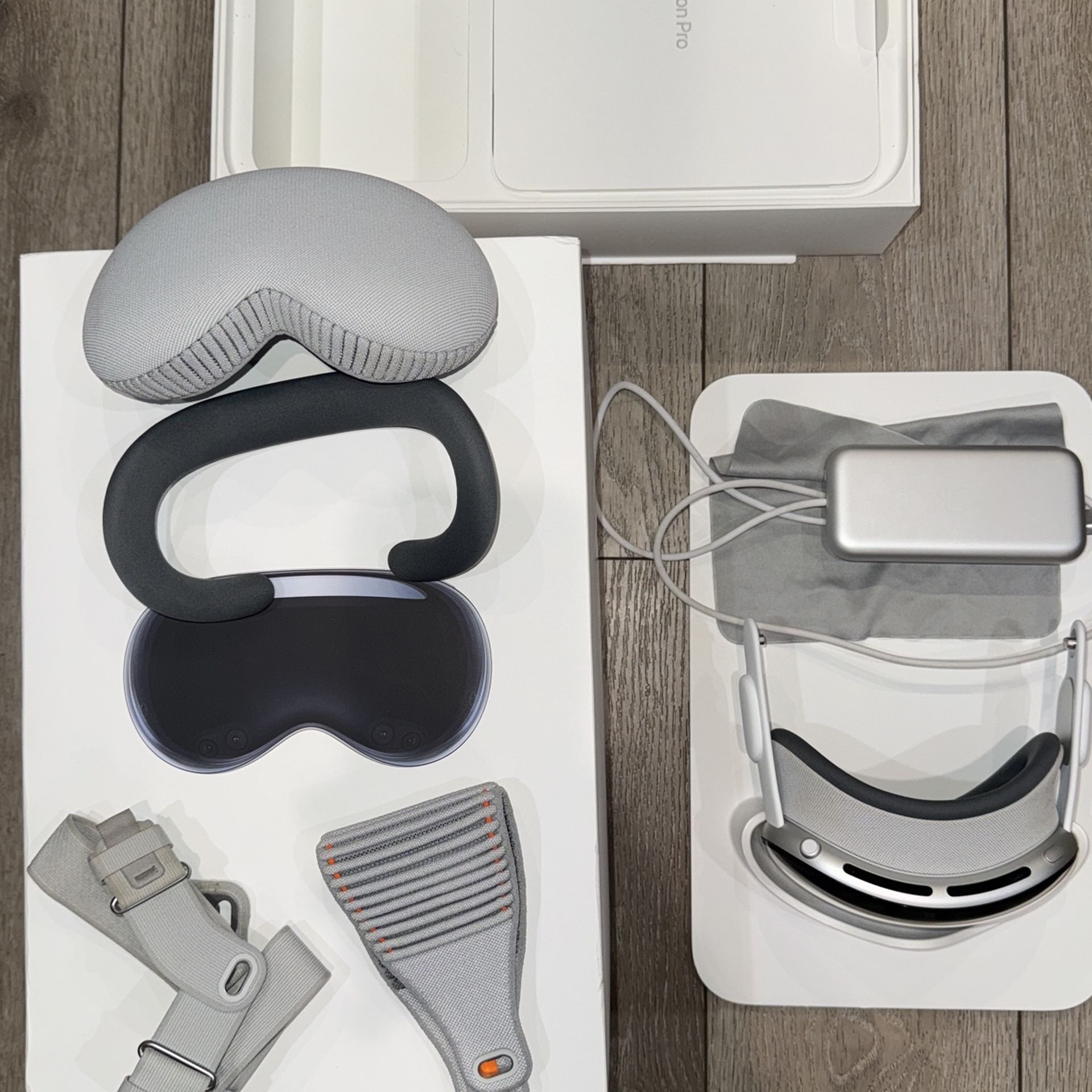 Apple Vision Pro 512gb W/ AppleCare+ Theft And Damage S Bands 21W / W+ Light Seal Cushions