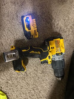 DEWALT DRILL