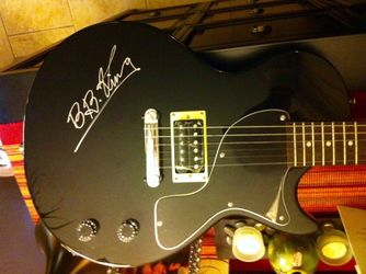 B.B.King / Autographed Guitar!!!!!