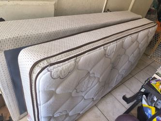 Twin bed with head and foot boards rails included