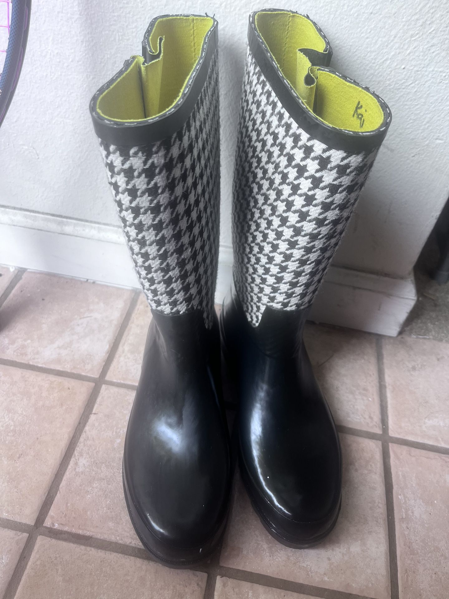 Women’s Rain Boots Size 8