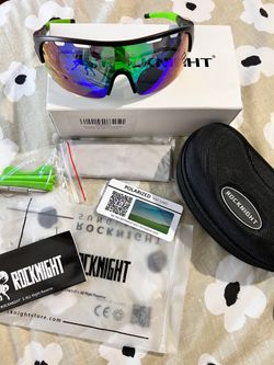 Mountain Bike 🚵‍♀️  Sunglasses 