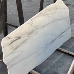 Calacatta Lincoln (70” x 26”) Marble