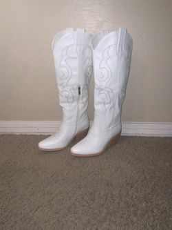 Women’s white cowgirl country boots  Size 7
