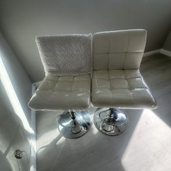 🪑 2 Bar Stools – Like New! 🪑