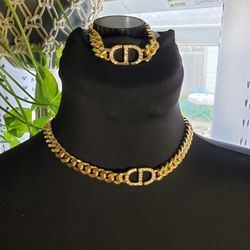 Gold Chain And Bracelet Fashion Set
