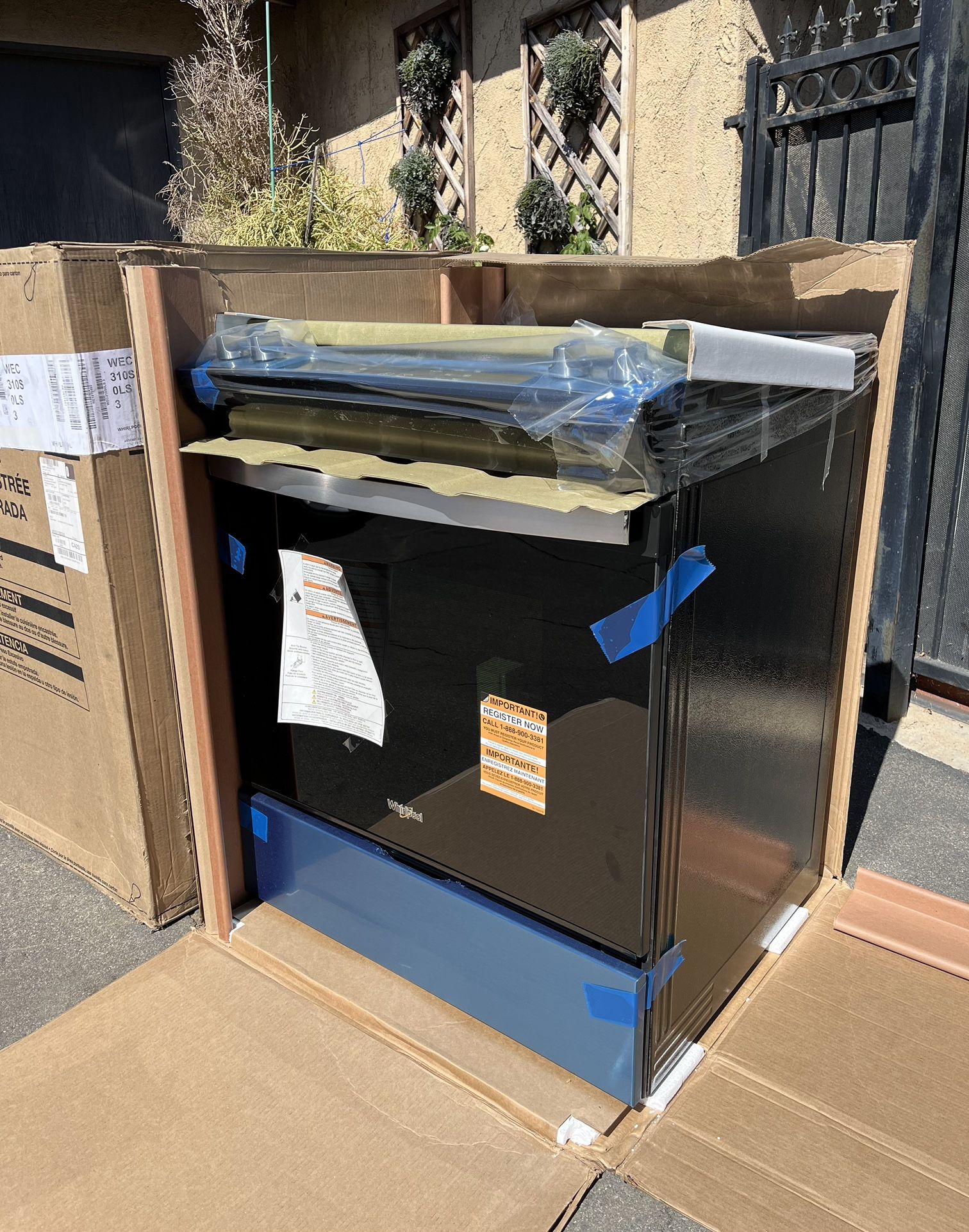 (DELIVERY AVAILABLE)π NEW WHIRLPOOL Electric SMART Range