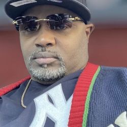 Step out in style with these eye-catching cheetah print WEALTHY ELEPHANT BRAND glasses