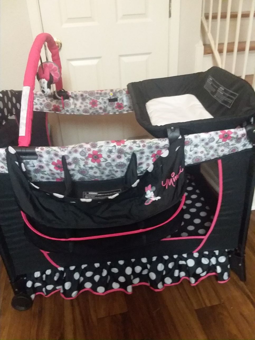 Disney Minnie Mouse playpen / play yard pack n play