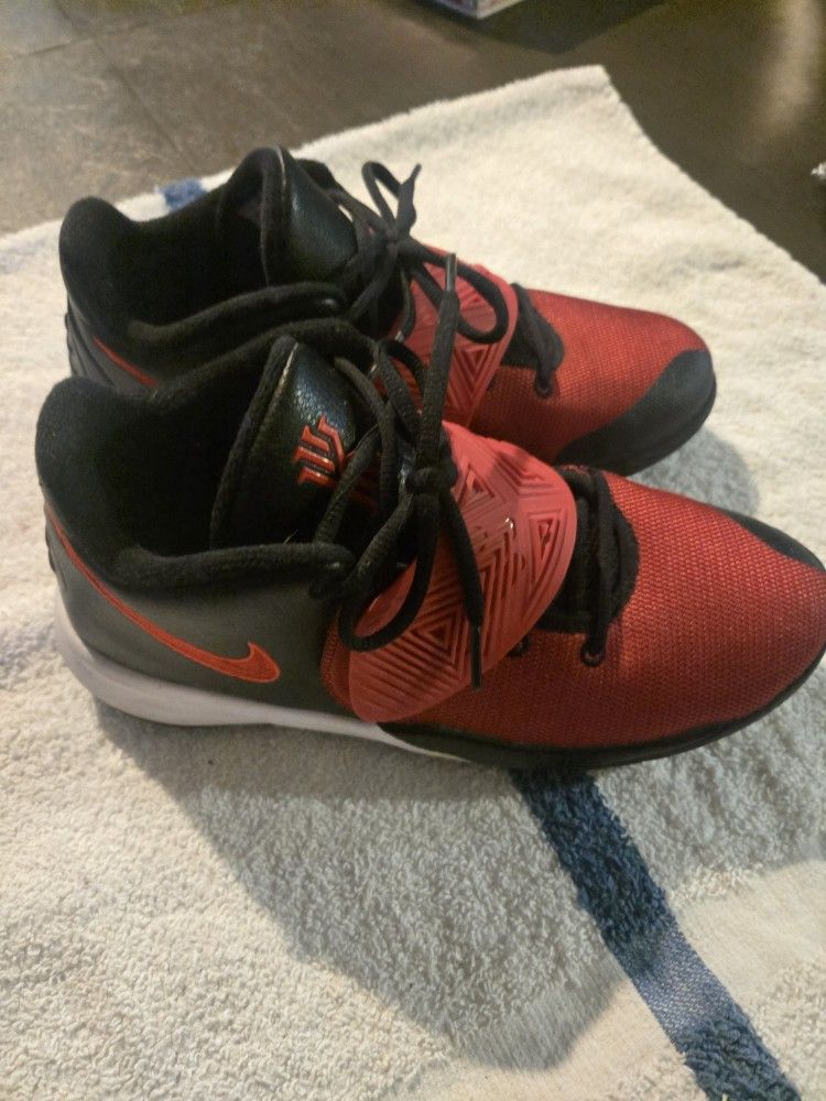 Nikes Kyrie Irving Shoes 6y