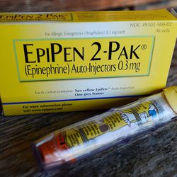 EPI PEN - Epinephrine Injection - Allergic Reaction 
