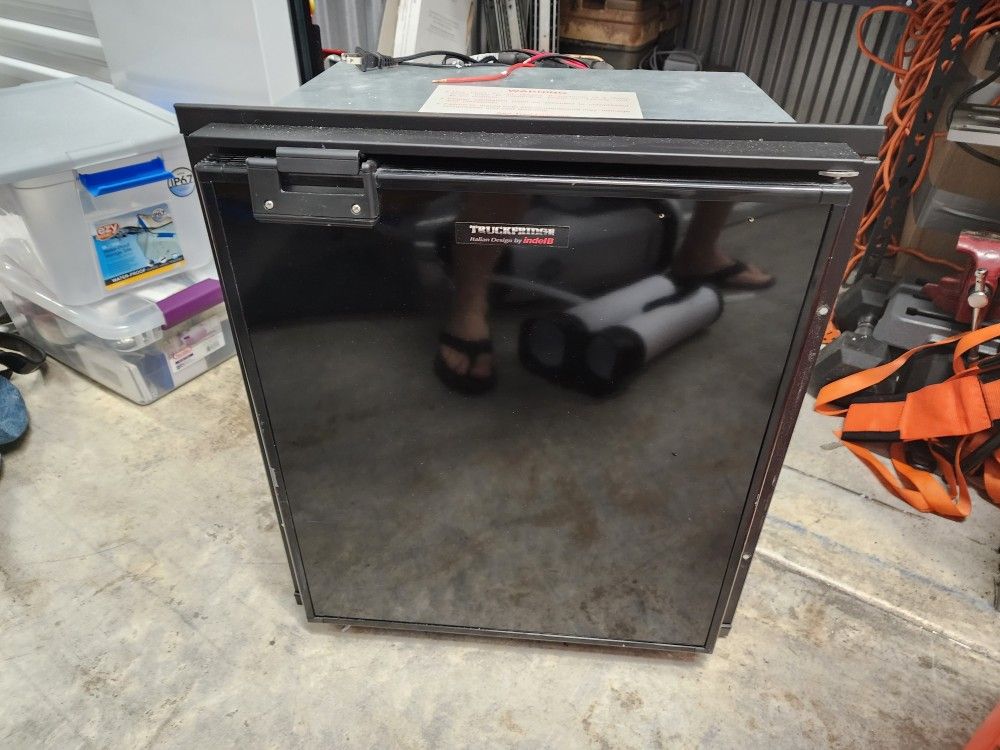 TF65 AC/DC Refrigerator with