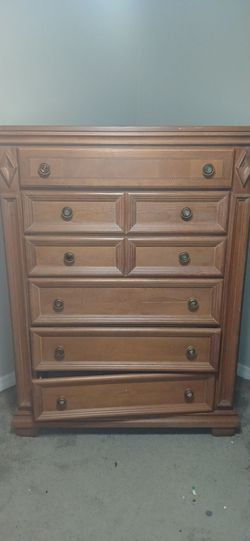 Chest of drawers