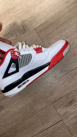 Fire red 4s size 9.5