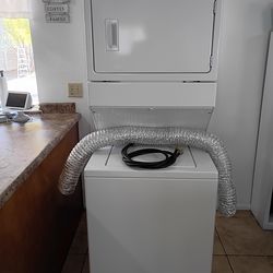 WHIRLPOOL, WASHER  AND DRYER ELECTRIC STACKABLE. 27"Wide
